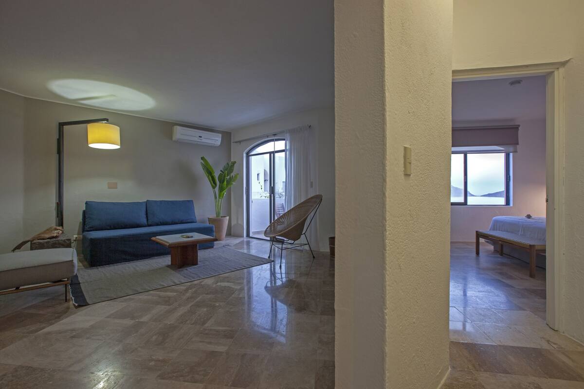 Suite, 2 Bedroom, 2 King Beds | エジプト綿のシーツ、高級寝具、セーフティボックス (室内)、デスク