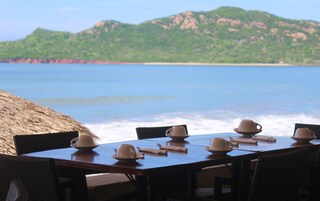 Desayuno buffet (con cargo) los fines de semana