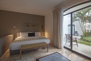 Suite, 1 Bedroom, 1 King Bed (Estefanos) | 1 habitación, sábanas de algodón egipcio y ropa de cama de alta calidad 
