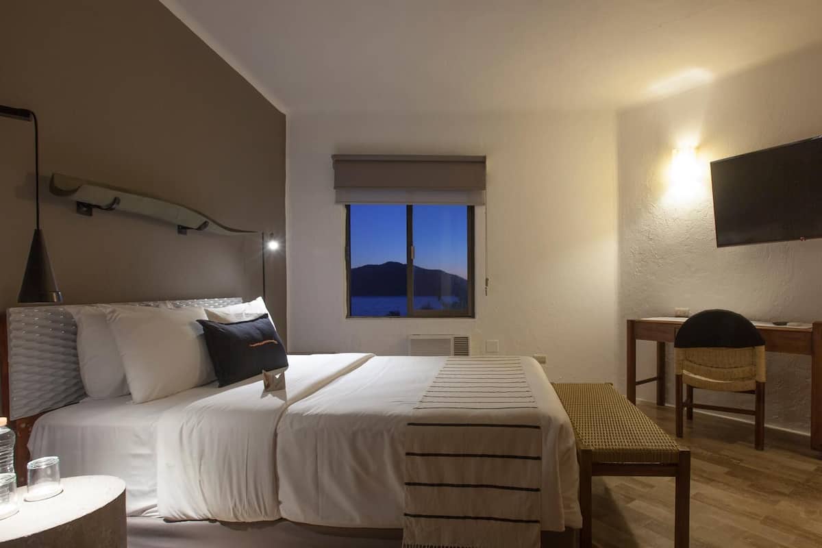2 bedrooms, Egyptian cotton sheets, premium bedding, in-room safe