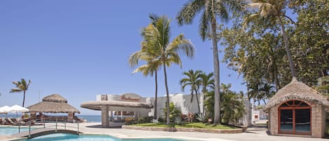 Poolside bar