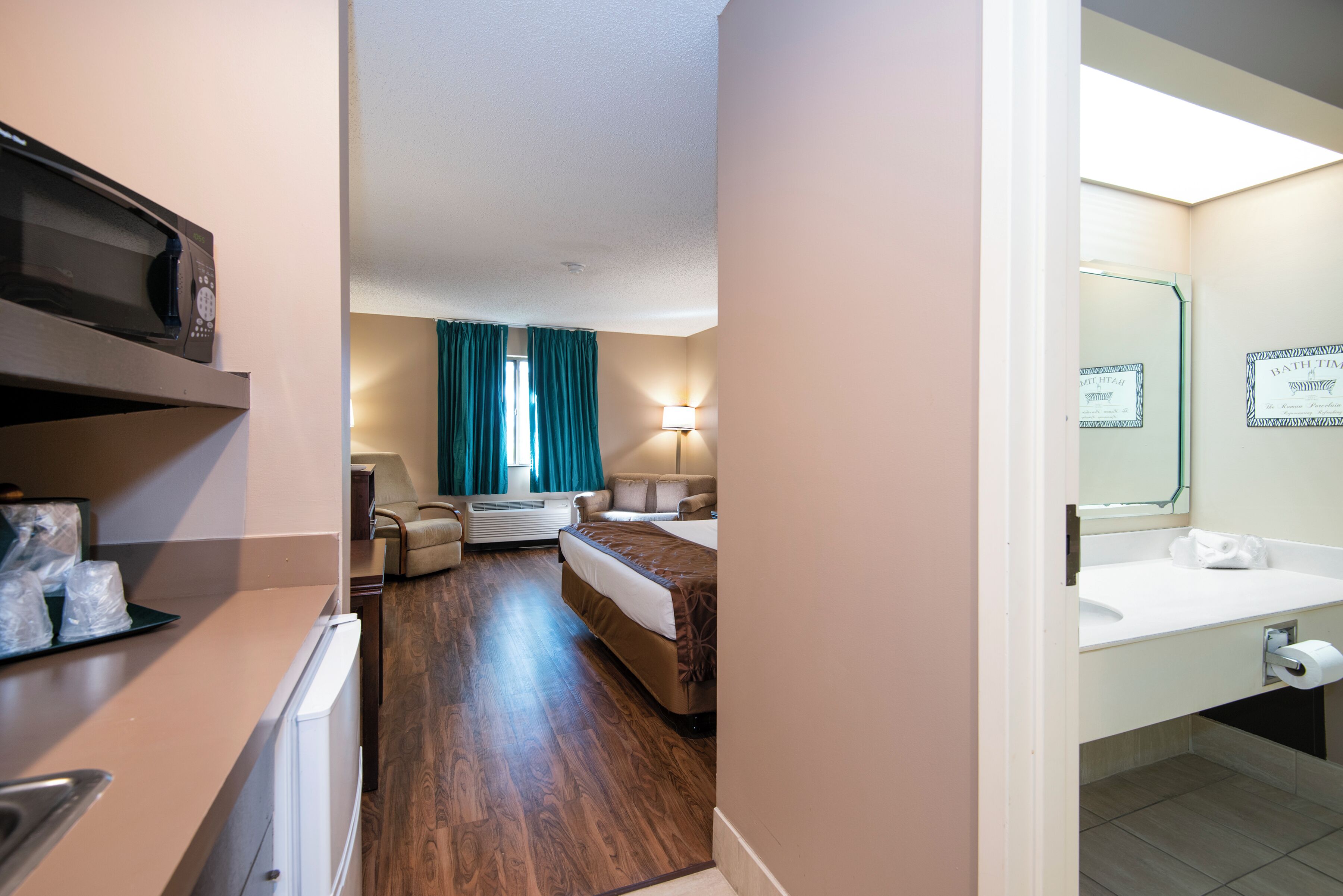 Photo - Guest Inn & Suites - Midtown Medical Center