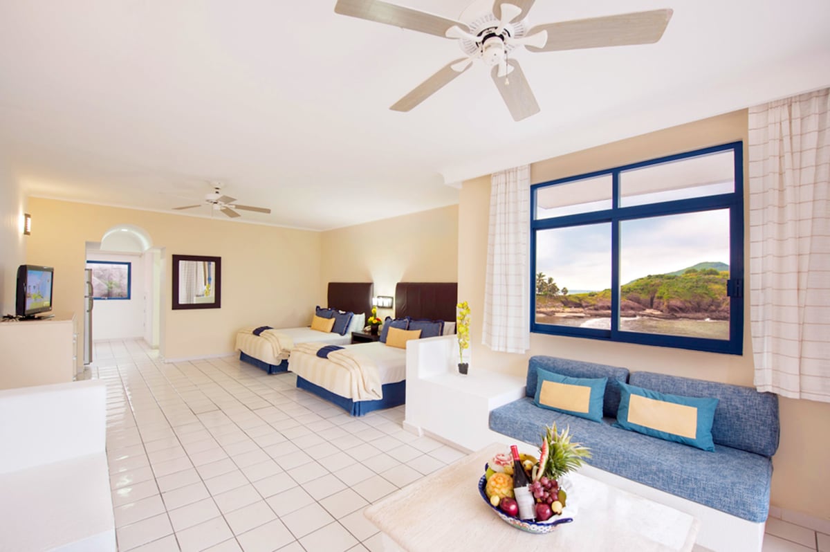 Edredón, camas con pillow-top y caja de seguridad en la habitación