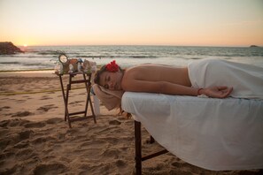 Sauna, body treatments, aromatherapy, beach massages, body wraps