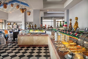 2 restauranter, der serverer morgenmad, frokost, aftensmad og brunch