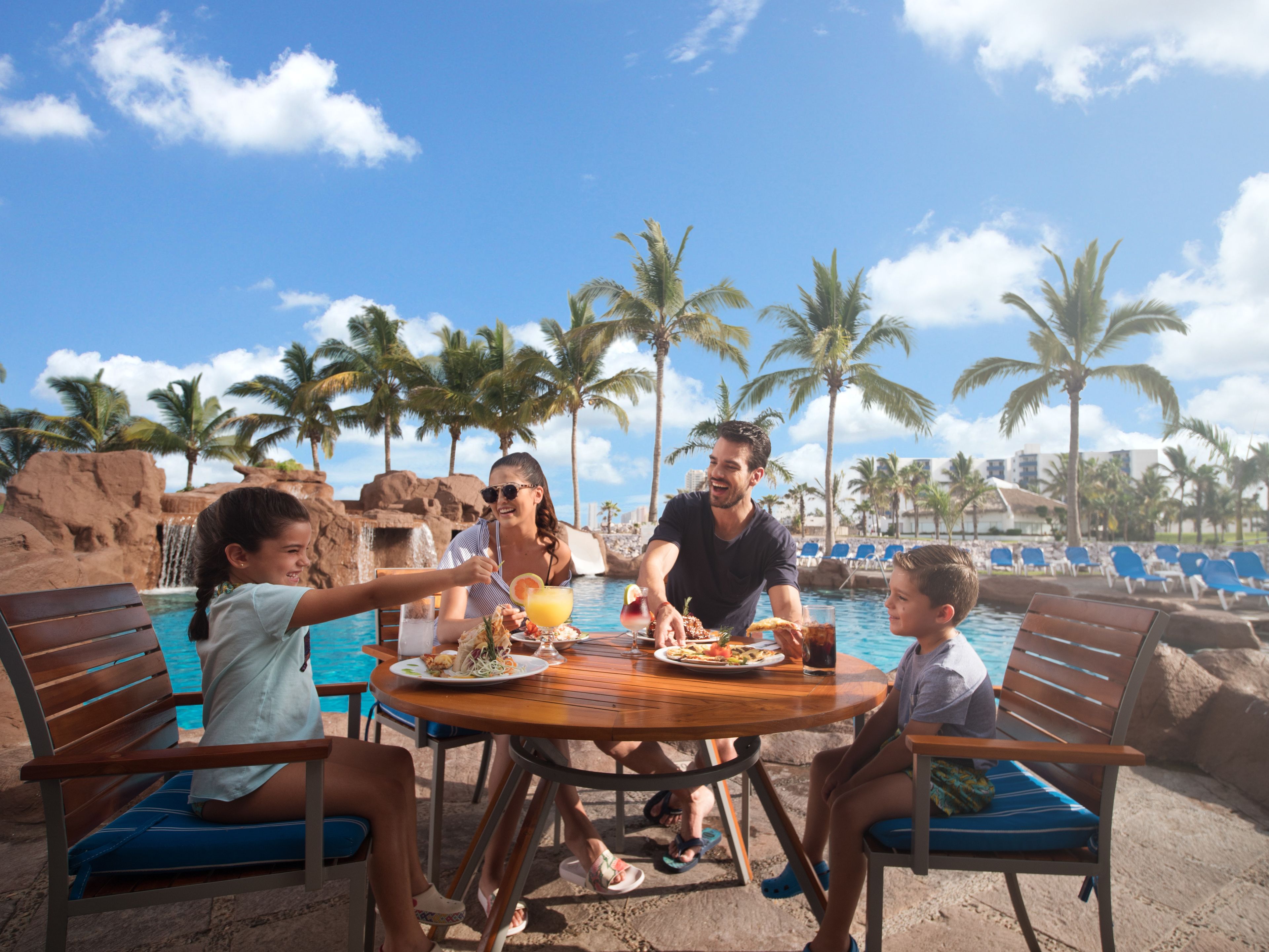 2 restaurants, serveren ontbijt