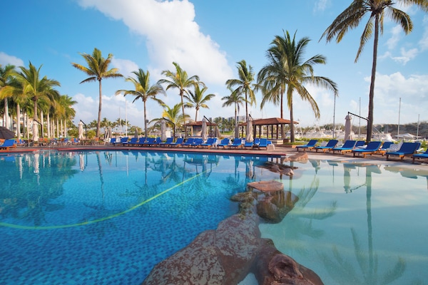 2 piscinas al aire libre, sombrillas, tumbonas