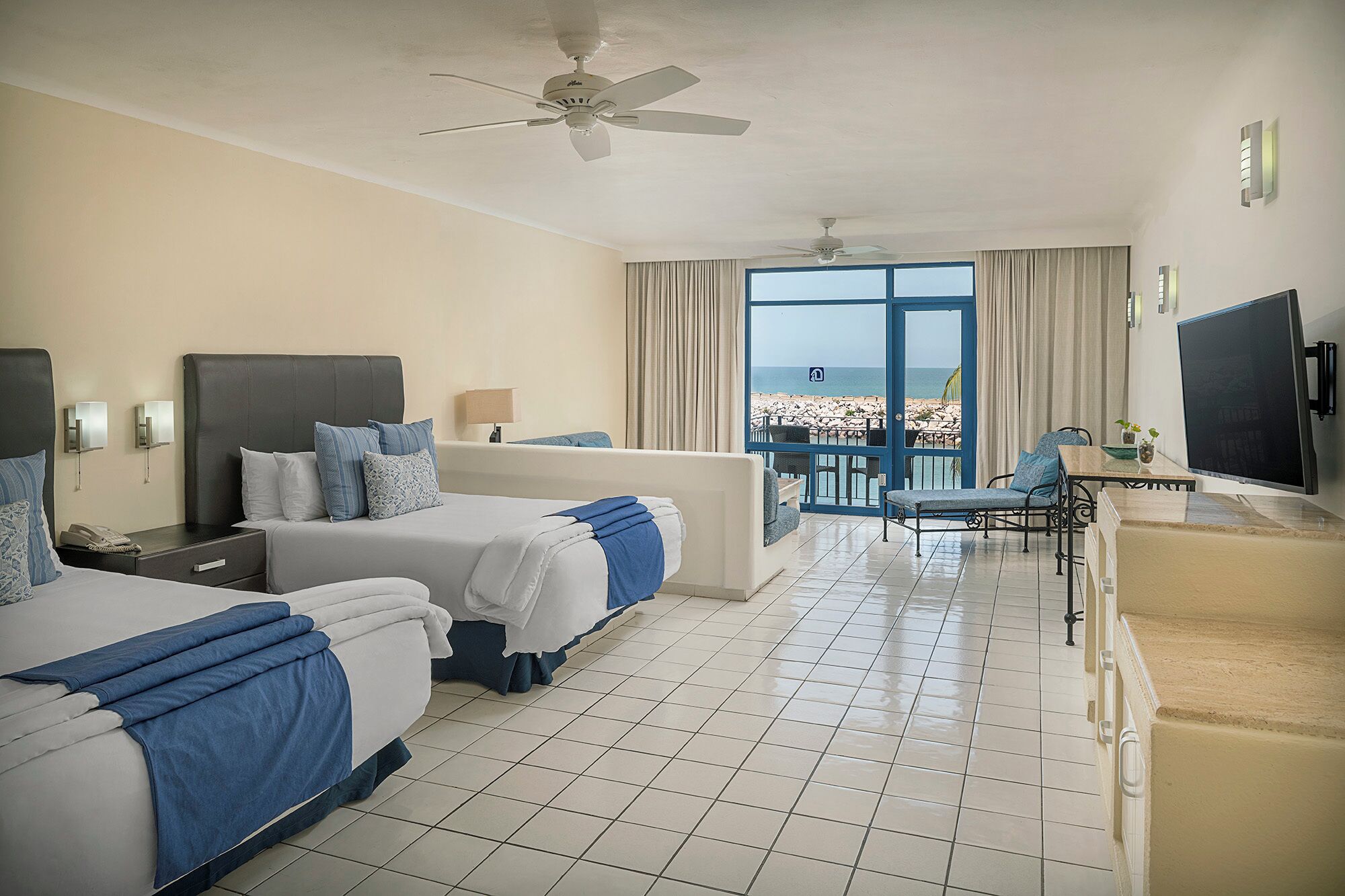 Junior Suite | Ropa de cama de alta calidad y camas con pillow-top 