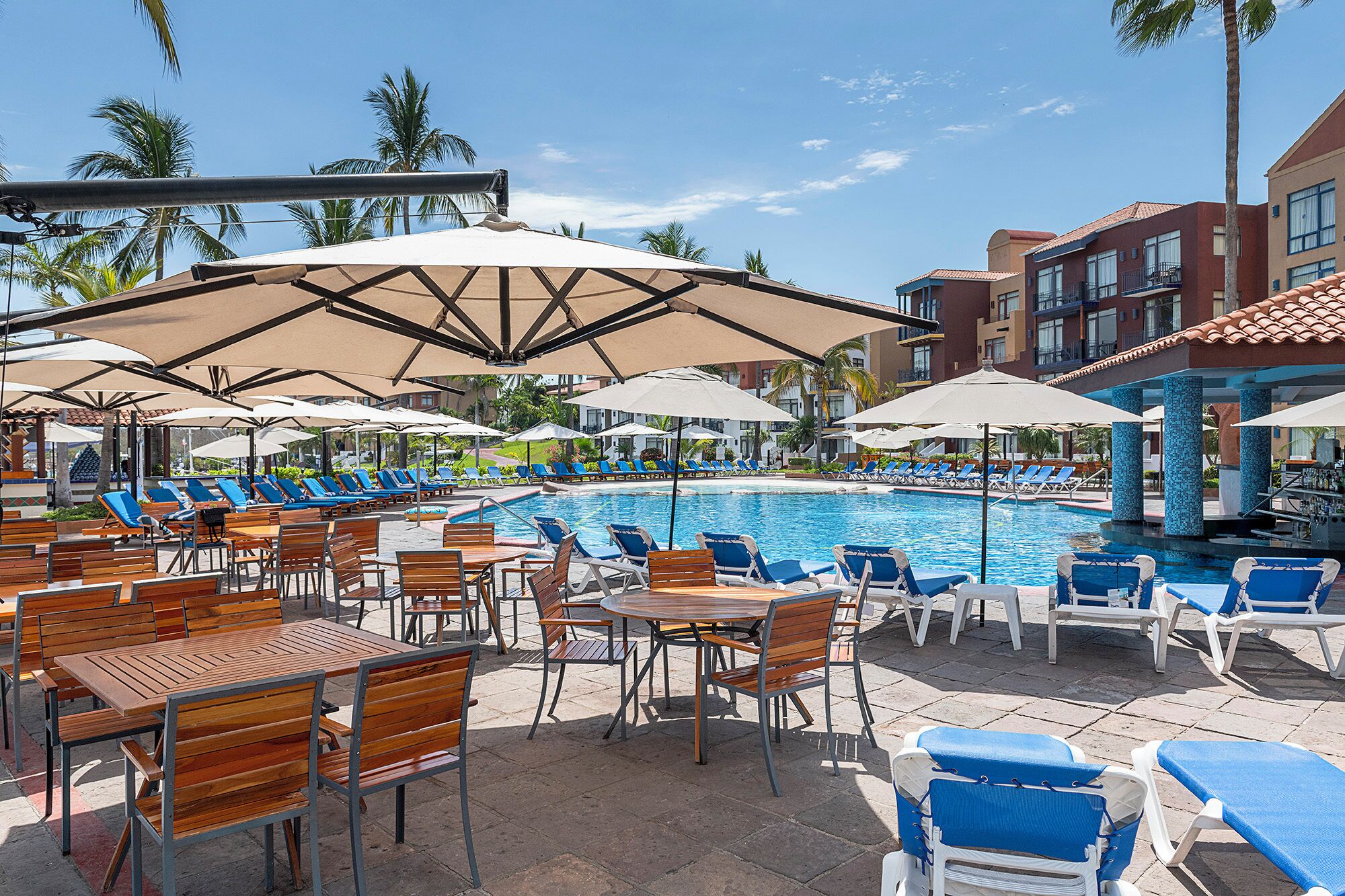4 bars/lounges, swim-up bar, poolside bar, beach bar