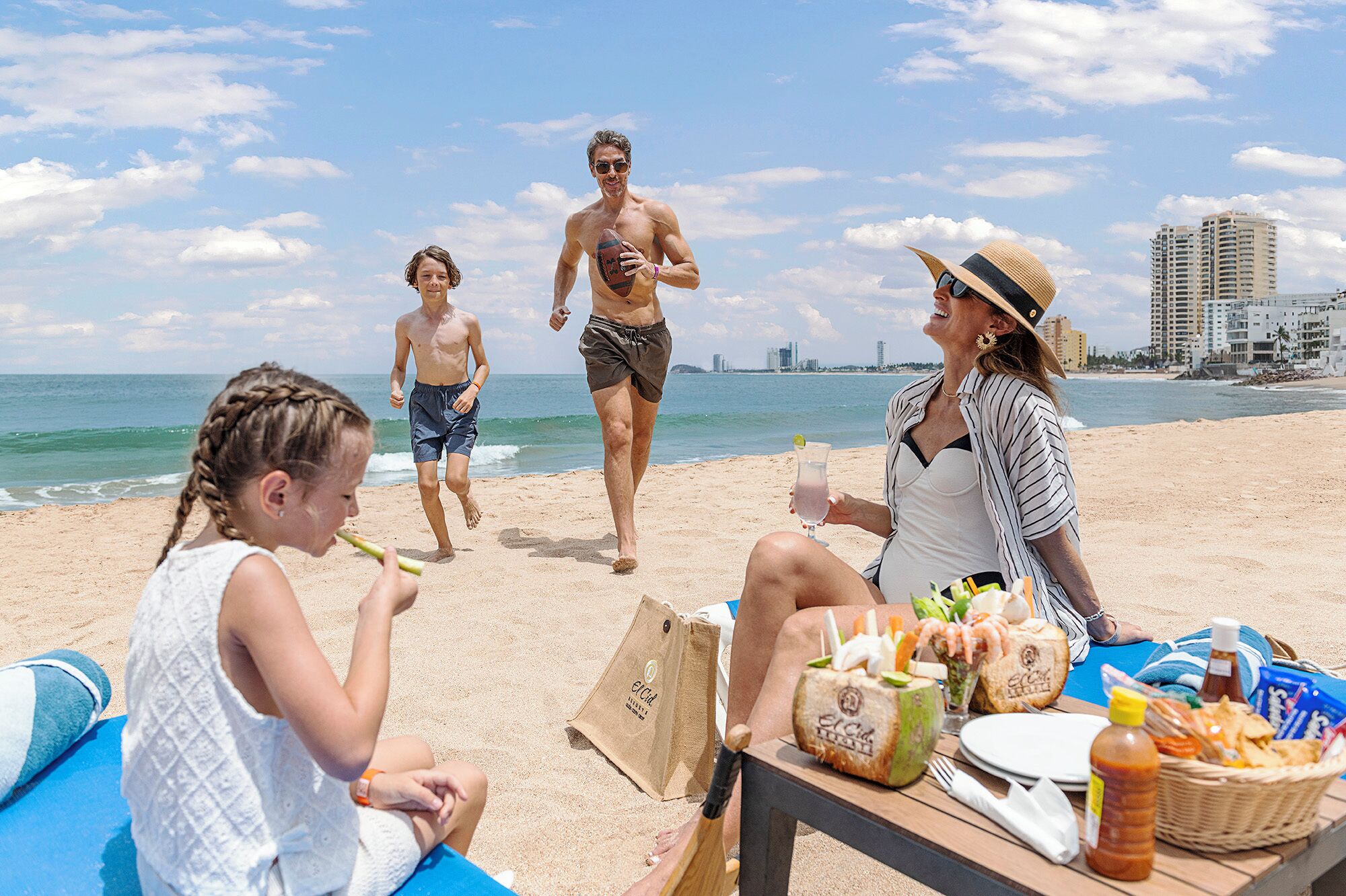 Playa privada, servicio gratuito de transporte a la playa y tumbonas