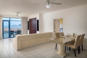 Egyptian cotton sheets, premium bedding, down duvets, memory-foam beds - El Cid Marina Beach Hotel (Mazatlán)