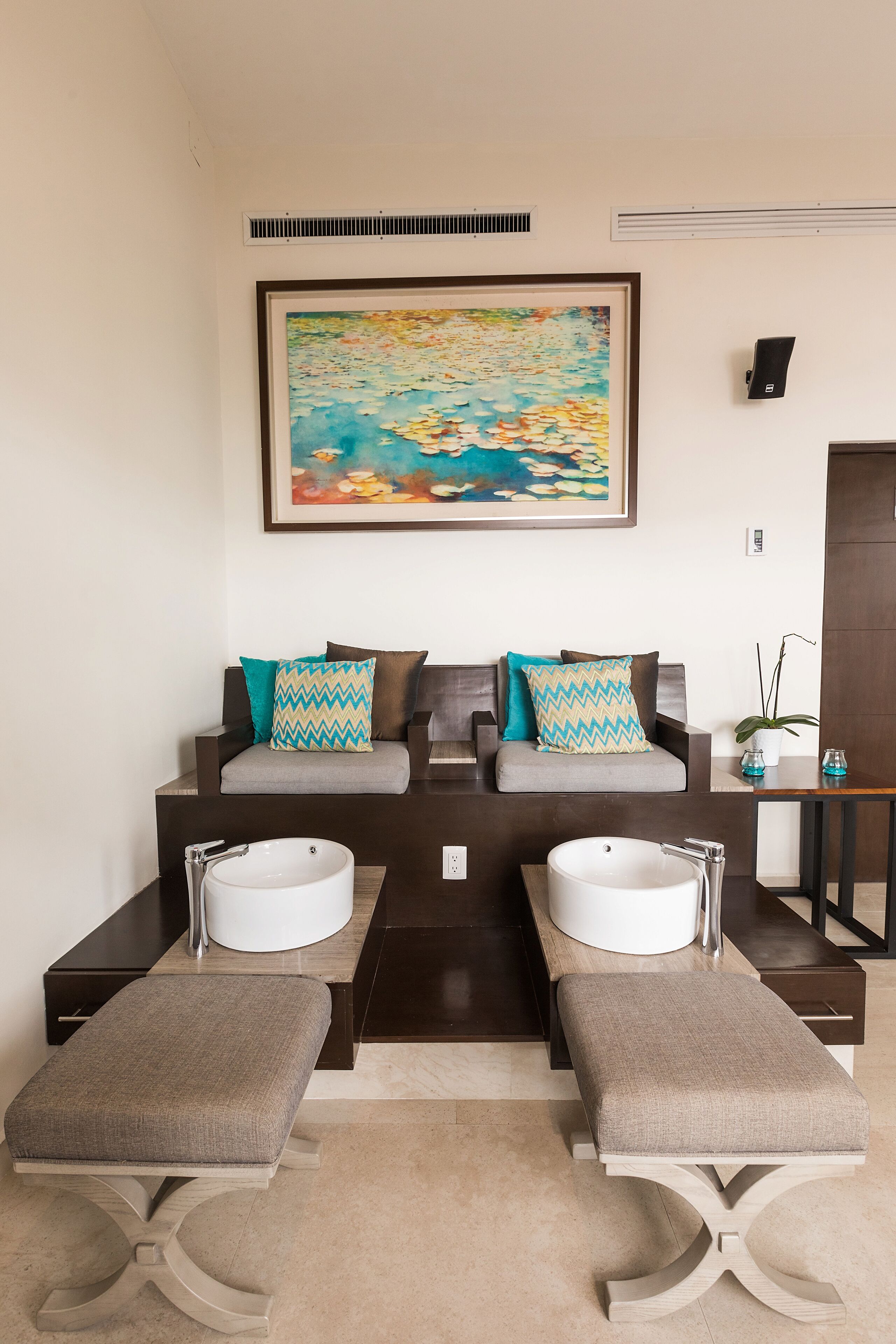 sauna, body treatments, aromatherapy, massages on the beach, body wraps