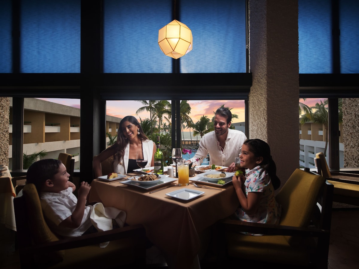 3 restaurantes; se sirven desayunos