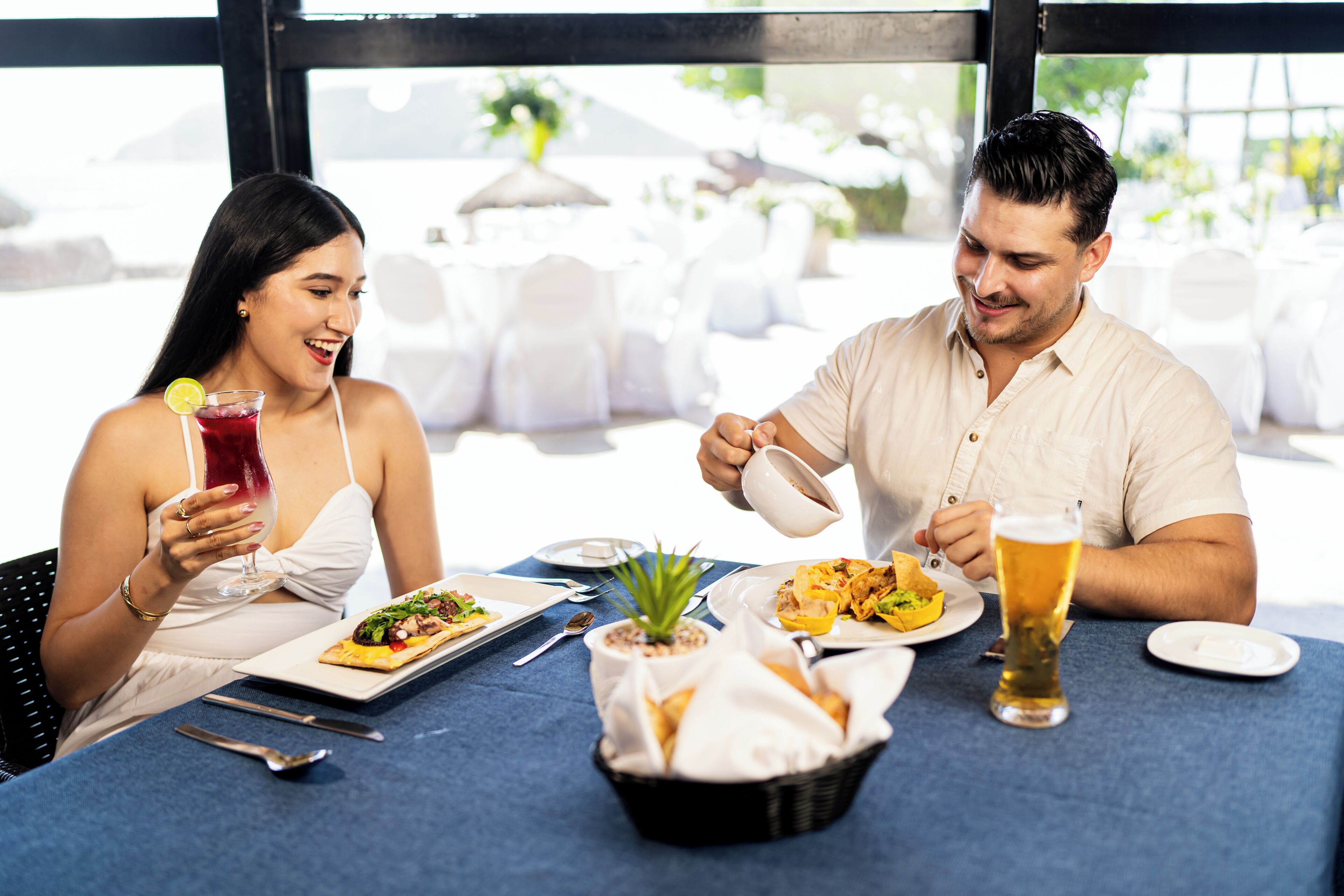 3 restaurantes; se sirve desayuno, almuerzo y cena