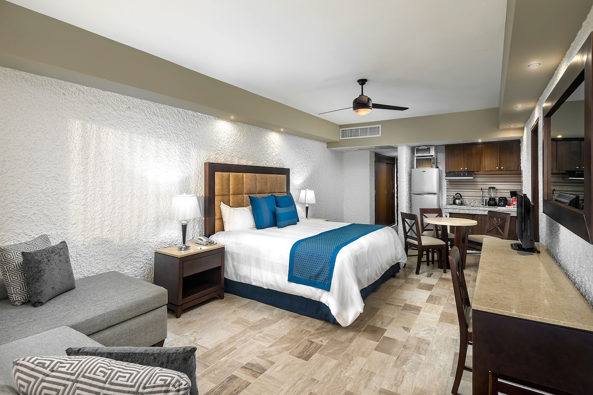 Caja de seguridad en la habitación y cortinas blackout