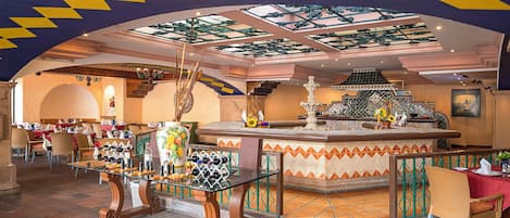 5 restaurants; breakfast, lunch and dinner served