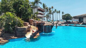 Outdoor pool, free pool cabanas, pool umbrellas - El Cid El Moro Beach Hotel (Mazatlán)
