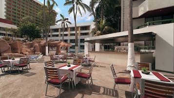 3 restaurantes: opção de café da manhã, almoço e jantar