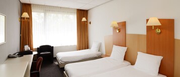 Family Room | In-room safe, desk, cribs (free), WiFi (free)