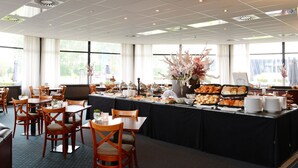 Desayuno buffet todos los días (con cargo)