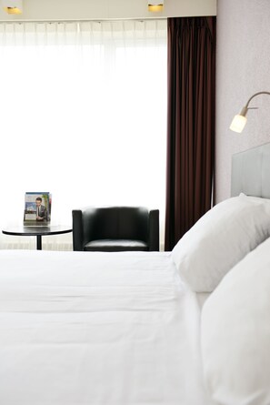 Standard Double or Twin Room | In-room safe, desk, free cots/infant beds, free WiFi