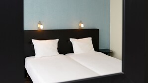 Habitación doble Deluxe | Caja de seguridad en la habitación, escritorio y cunas gratuitas