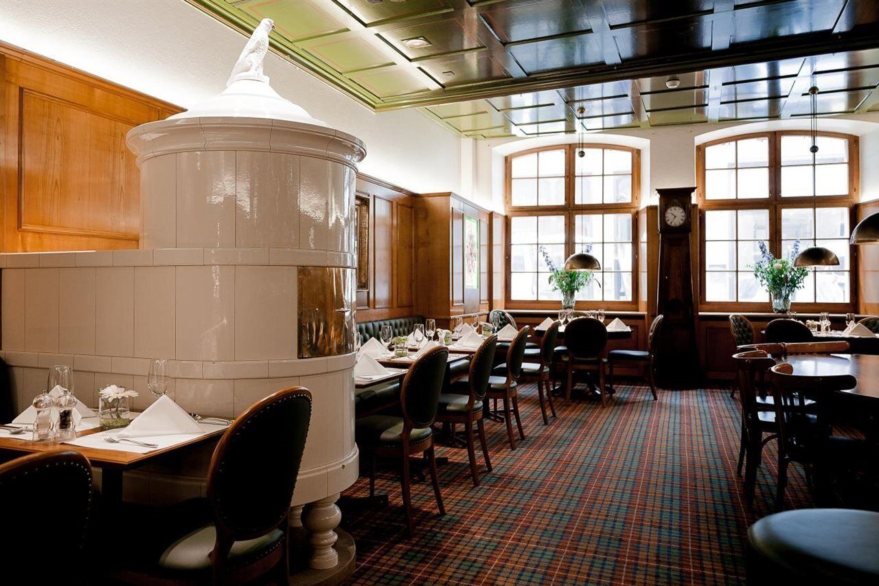 2 restaurants, lunch, dinner served; international cuisine