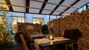 2 restaurants; lunch and dinner served - Hotel Basel - Da Wohnen, wo Basel Lebt! (Basel)