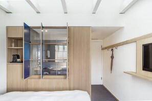 基础双人房 | 高档床上用品、羽绒被、迷你吧(备有免费物品)、客房内保险箱