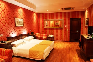 Minibar, in-room safe, desk, free WiFi