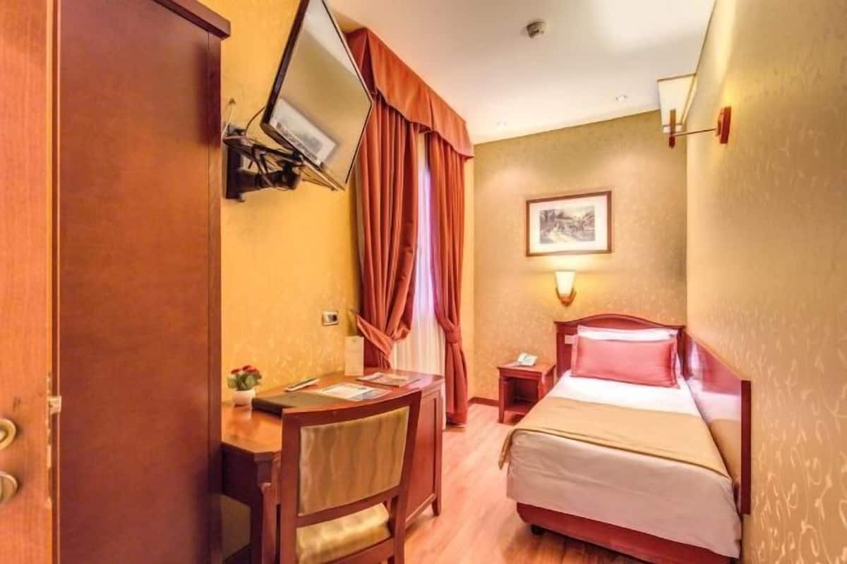 Minibar, in-room safe, desk, free WiFi