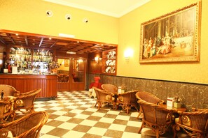 Daily continental breakfast (EUR 10 per person)