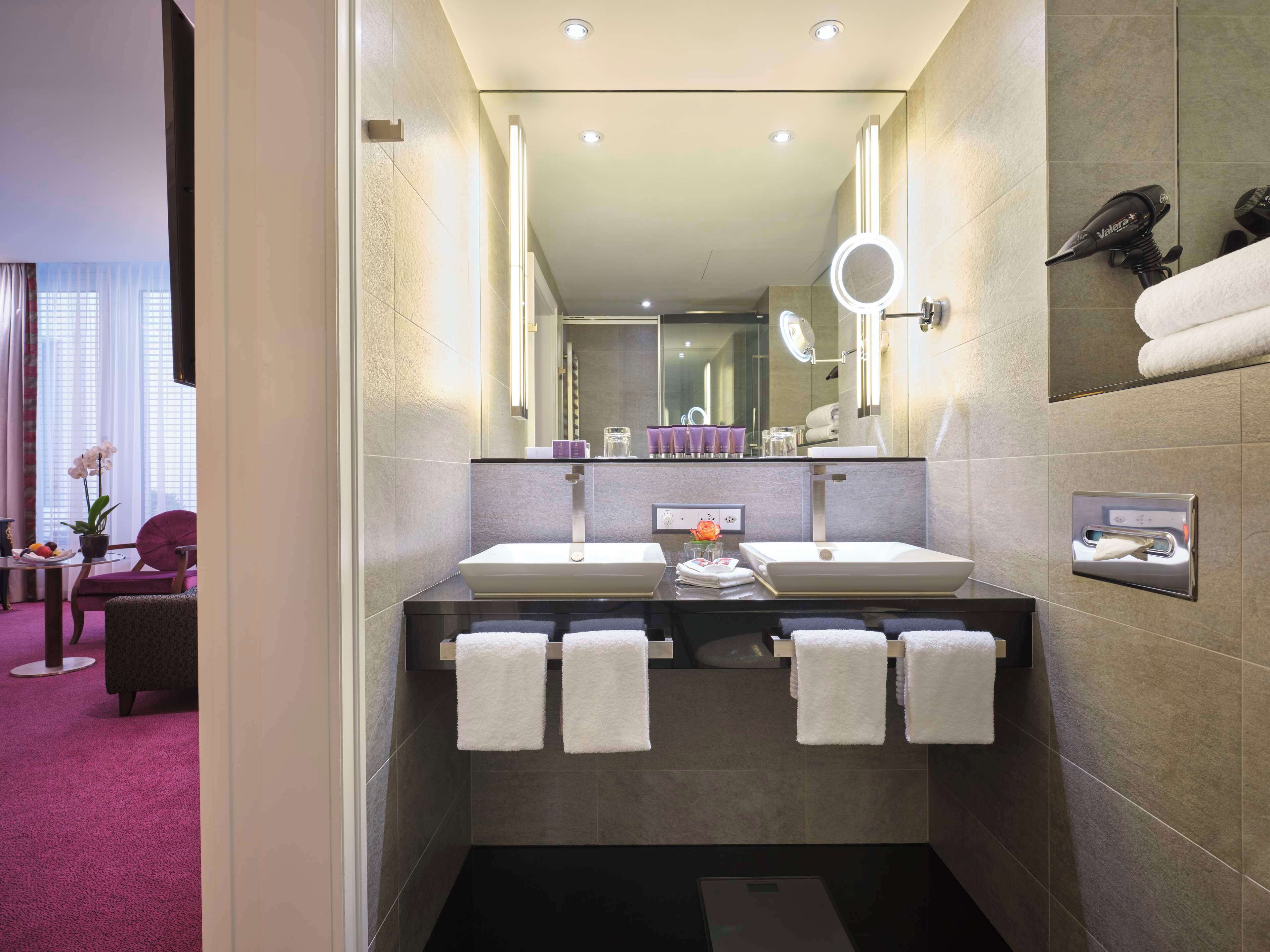 deluxe double room | bathroom | free toiletries, hair dryer, bathrobes, slippers