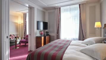 Junior Suite, 1 King Bed with Sofa bed | Premium bedding, free minibar items, in-room safe, desk