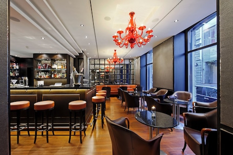 Bar (on property). Hotel Schweizerhof Zürich