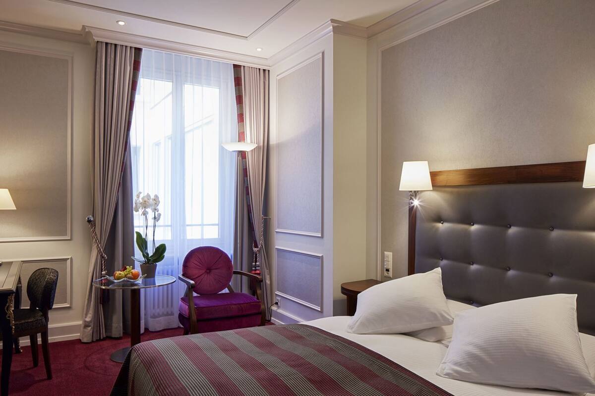 Ropa de cama de alta calidad y artículos del minibar gratis