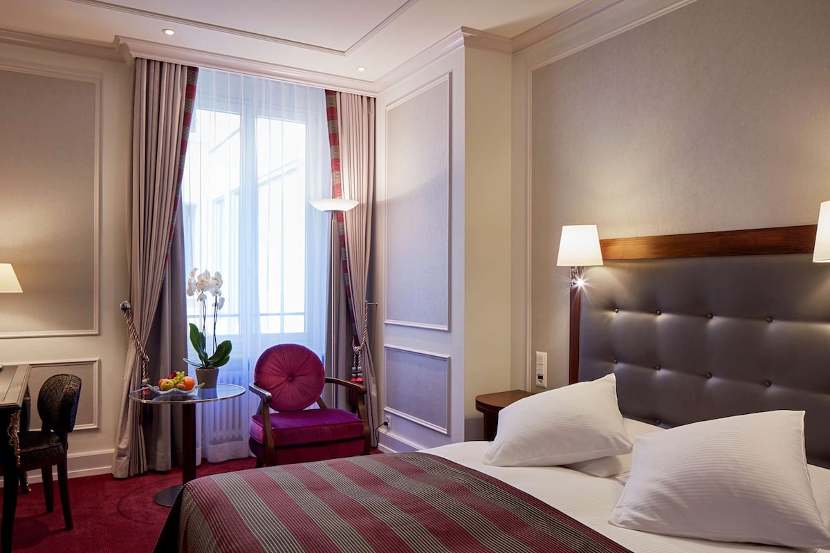 Standard-Doppelzimmer, 1 Queen-Bett | Hochwertige Bettwaren, Minibar (mit einigen kostenlosen Artikeln)