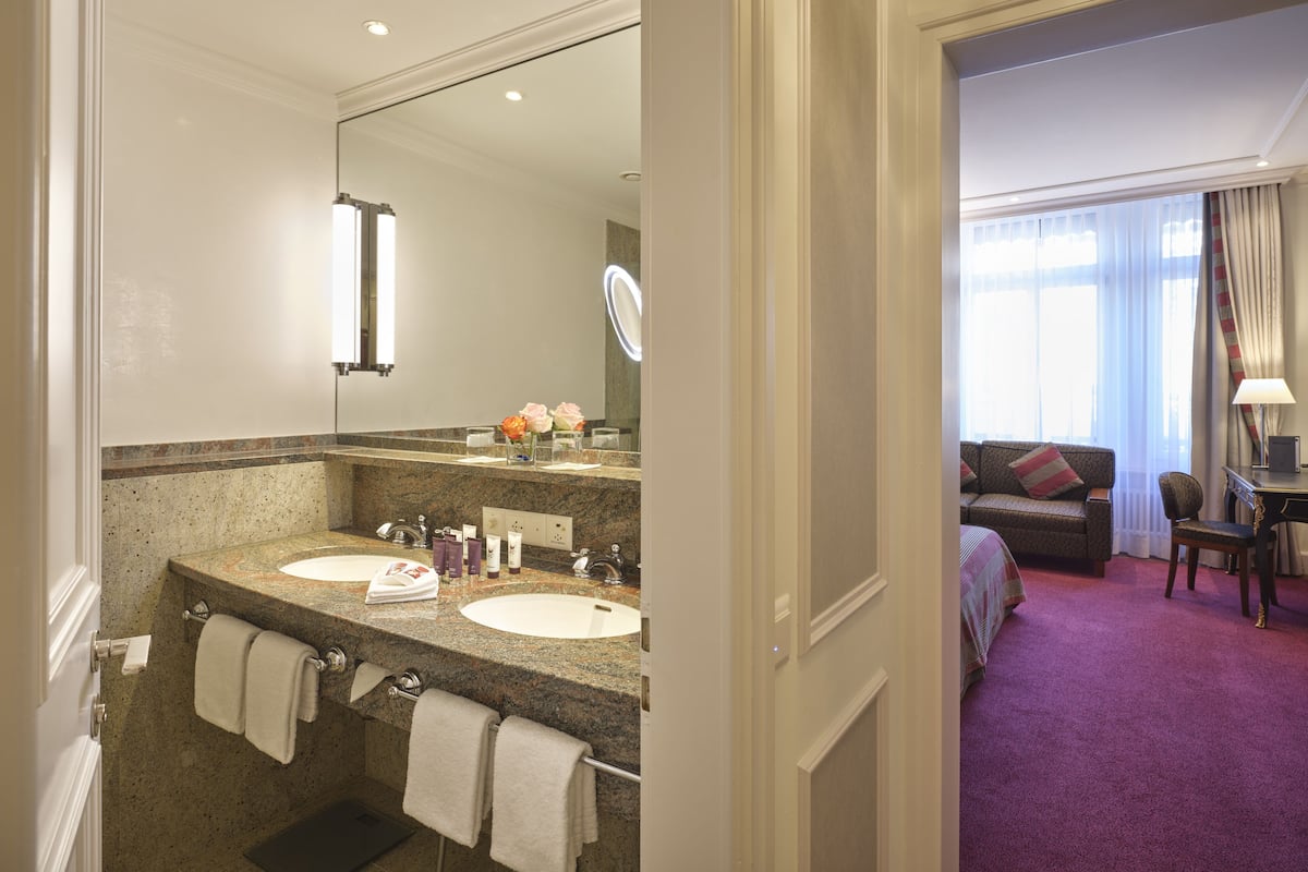Superior Double Room | Bathroom | Free toiletries, hair dryer, bathrobes, slippers