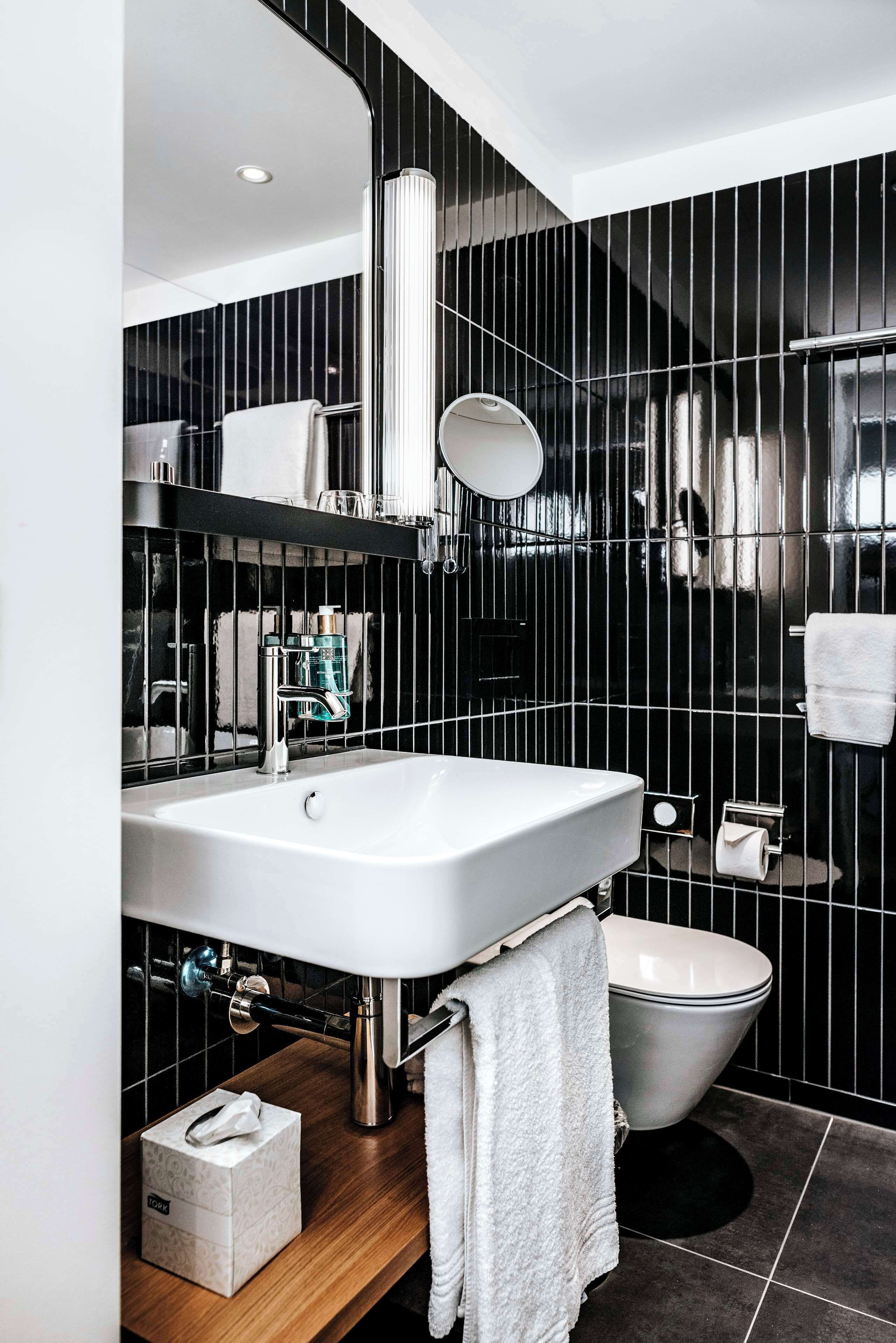 deluxe room, 1 double bed, refrigerator (with sofabed) | 1 bedroom, in-room safe, blackout curtains, free cots/infant beds