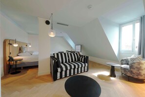 Suite, 1 Doppelbett, Kühlschrank (with Sofabed) | Zimmersafe, Verdunkelungsvorhänge, kostenlose Babybetten