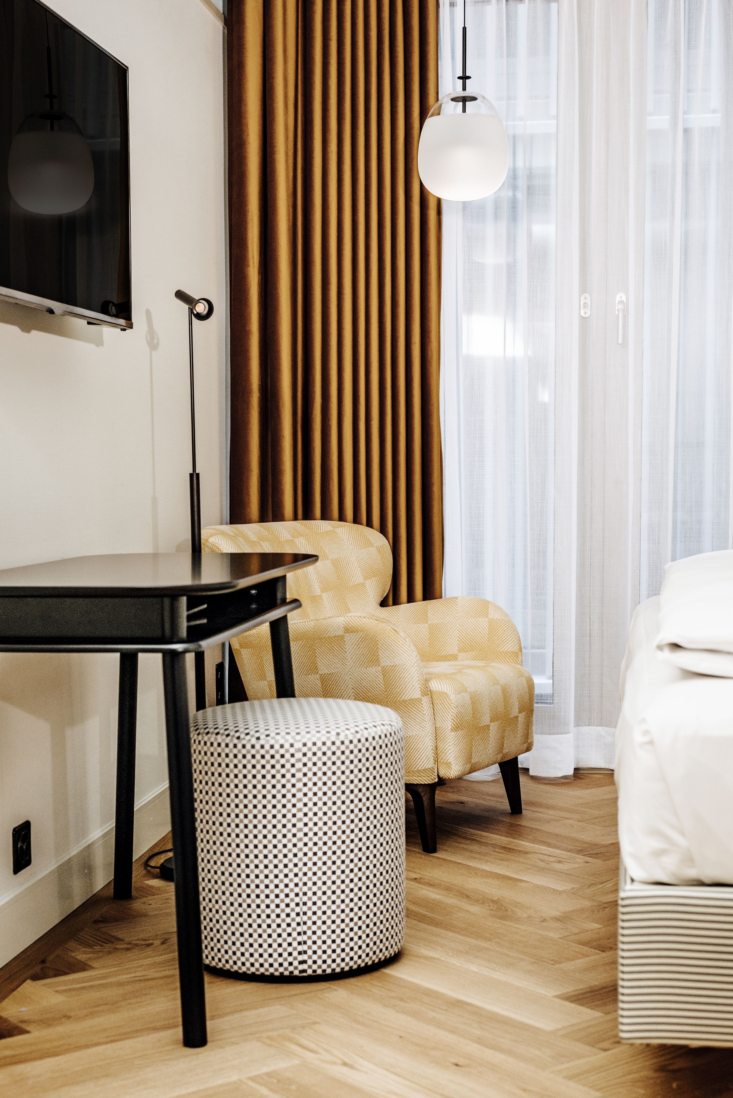 Phòng Suite, 1 giường đôi, tủ lạnh (with Sofabed) | Két bảo mật tại phòng, màn/rèm cản sáng 