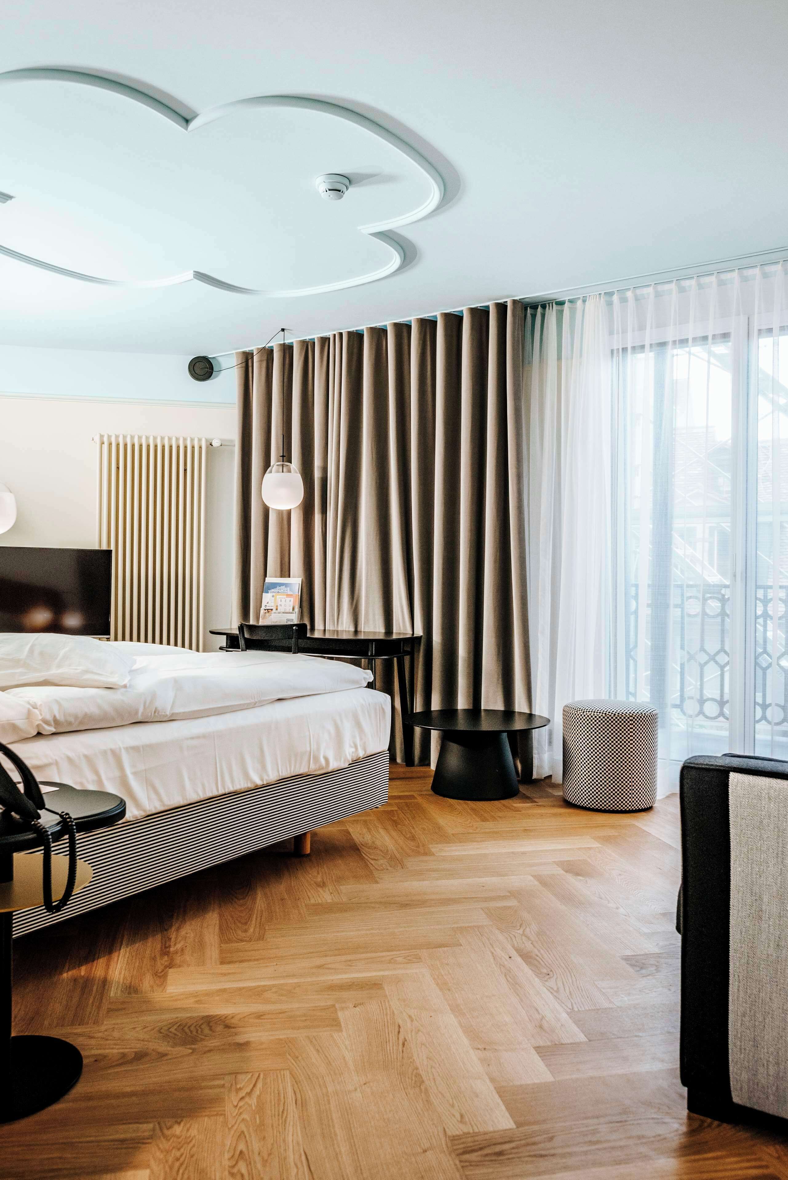 Deluxe-huone, 1 parisänky, jääkaappi (with Sofabed) | Tallelokero huoneessa, pimennysverhot, ilmaiset vauvansängyt