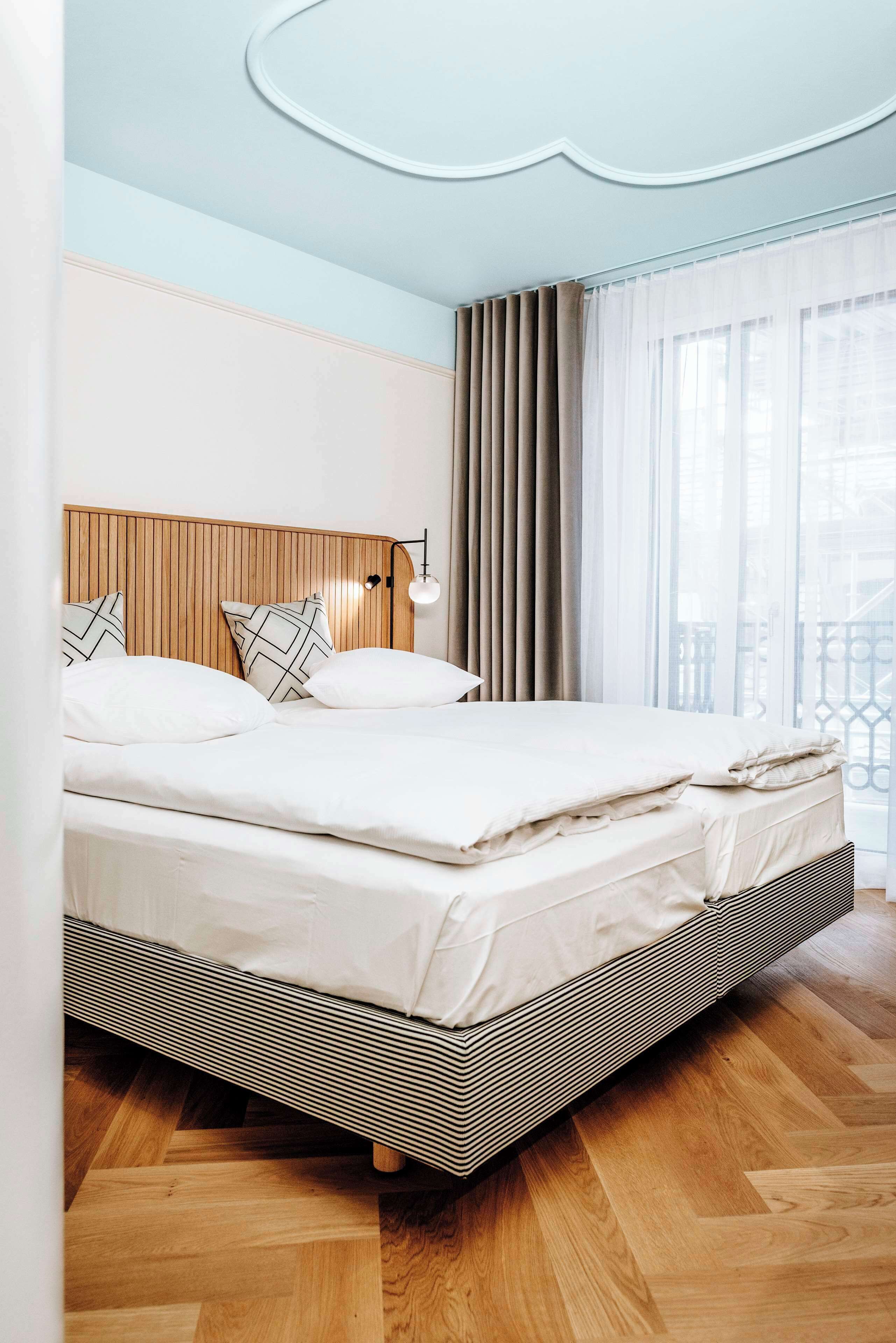 business room, 1 queen bed, refrigerator (converts to 2 twin beds) | 1 bedroom, in-room safe, blackout curtains, free cots/infant beds