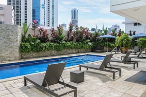 Outdoor pool, open 8:00 AM to 6:00 PM, pool umbrellas, pool loungers - The Executive Hotel (Panama City)