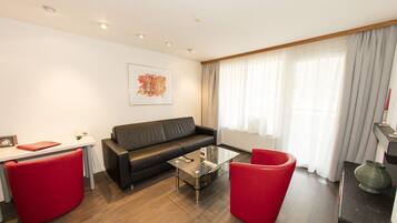Suite, Balcony, Mountain View | Hypo-allergenic bedding, Select Comfort beds, minibar, in-room safe