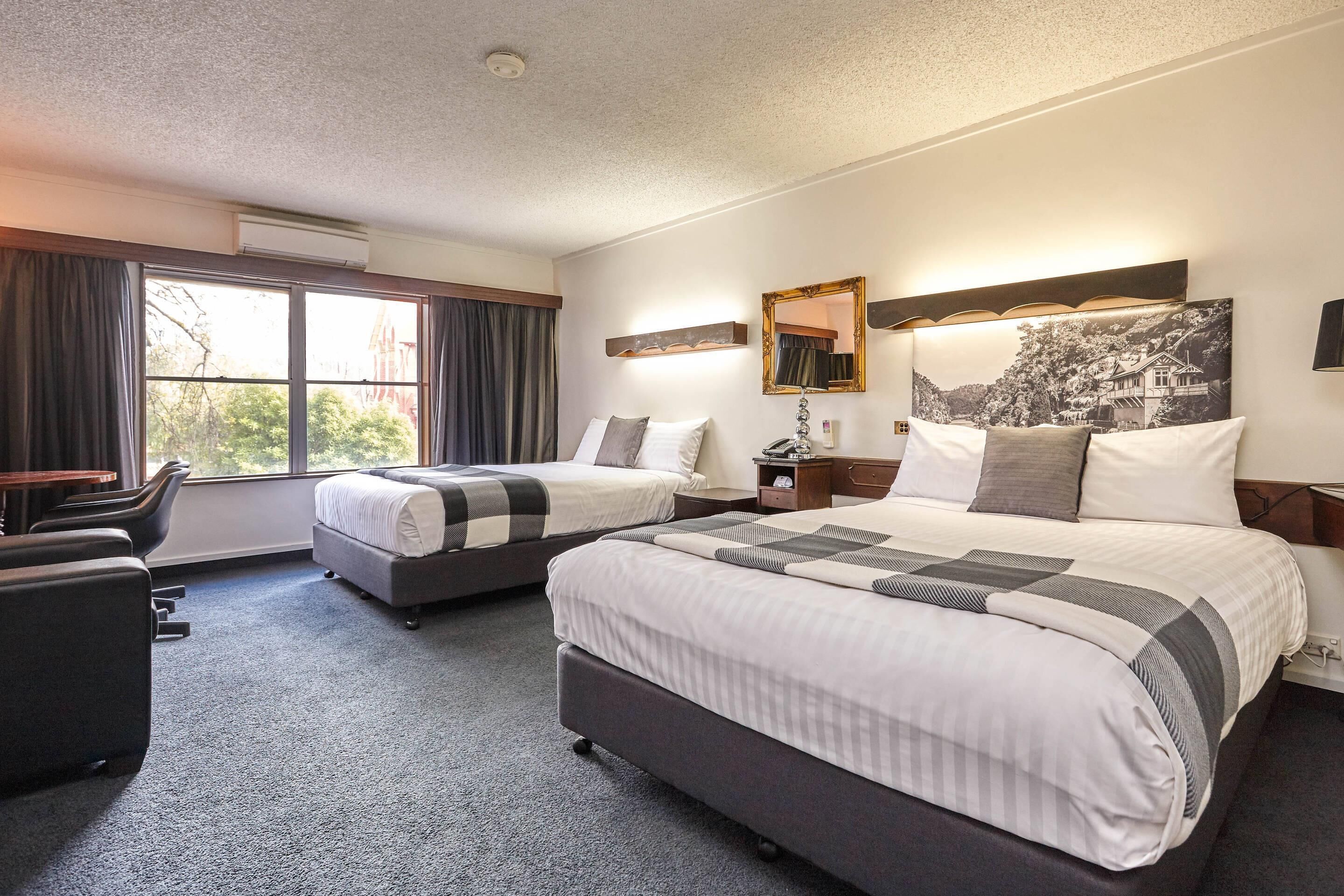 Business-Zimmer | Hochwertige Bettwaren, Minibar, Zimmersafe, individuell dekoriert