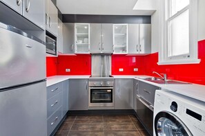 Ropa de cama de alta calidad y minibar 