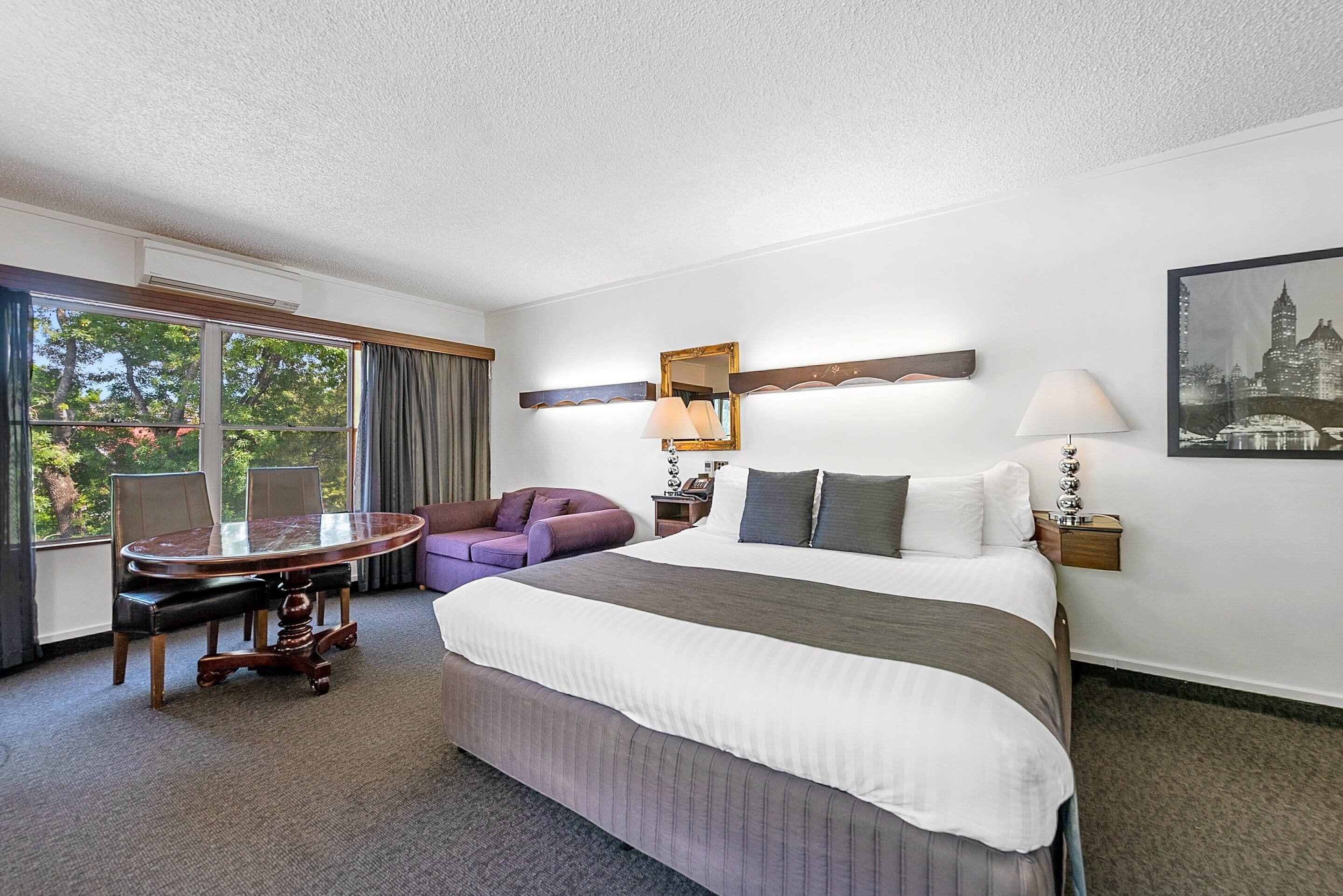 Business Room, 1 King Bed, Non Smoking | Premium bedding, minibar, in-room safe, individually decorated