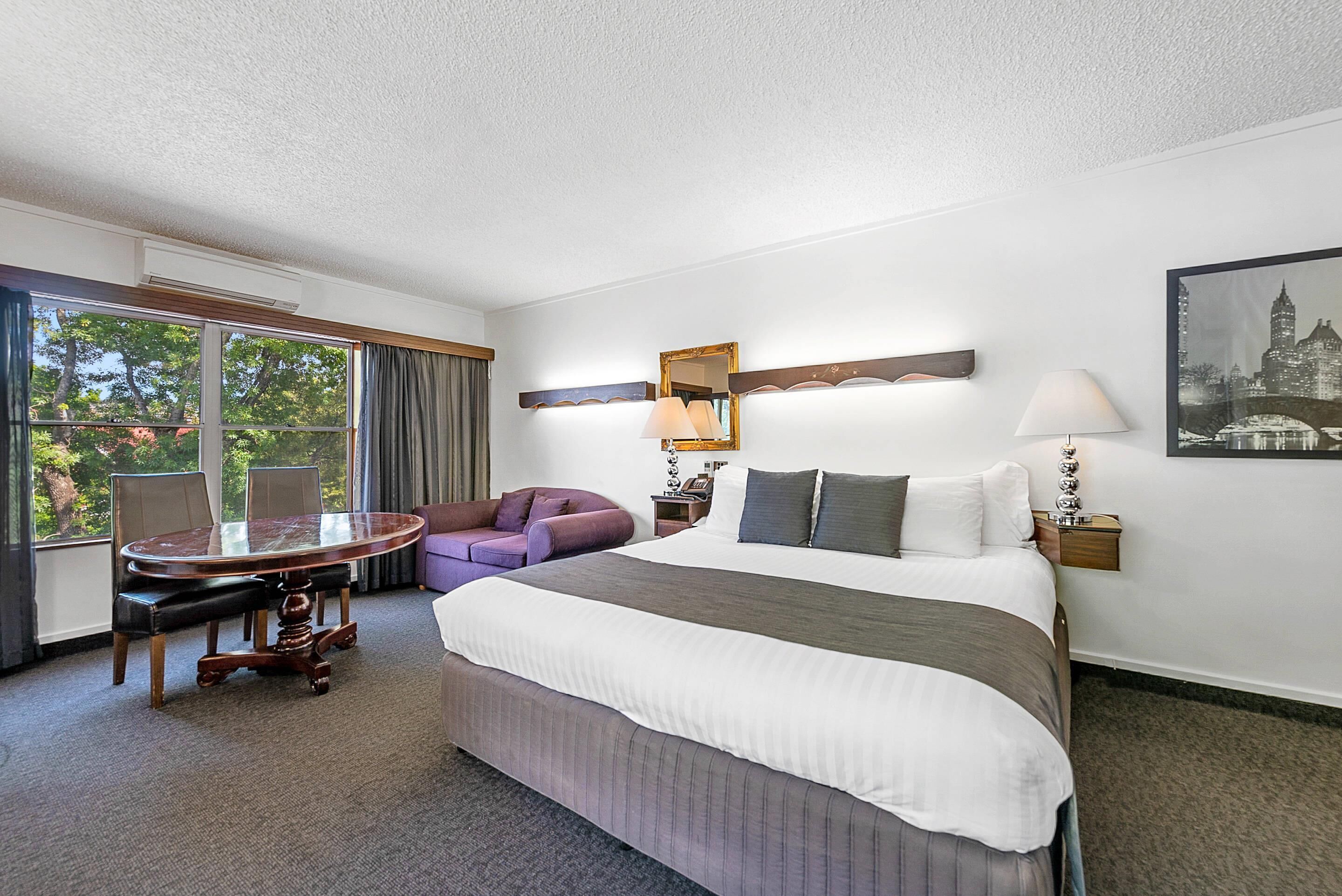 Business-Zimmer, 1 King-Bett, Nichtraucher | Hochwertige Bettwaren, Minibar, Zimmersafe, individuell dekoriert