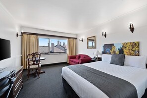 Standard Room, 1 Queen Bed | Premium bedding, minibar, in-room safe, individually decorated